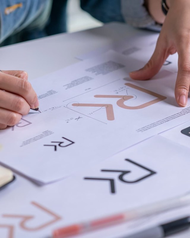 Creamos la identidad corporativa para tu negocio